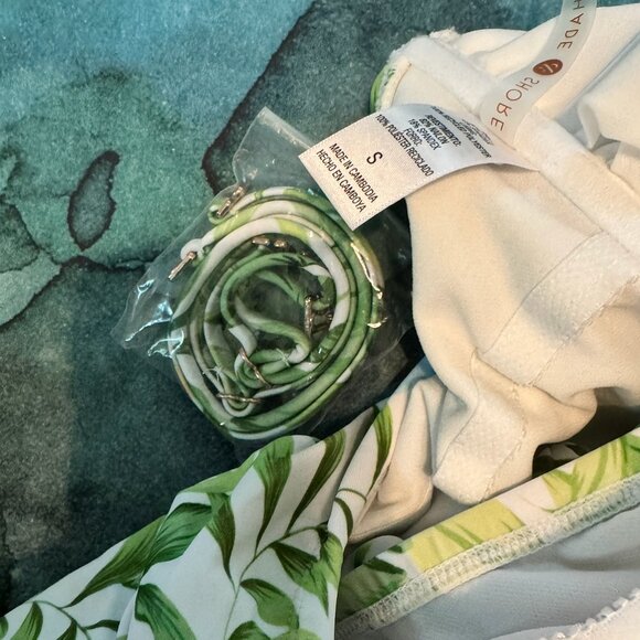 Shade & Shore Women's Bandeau Tie-Front Cutout One Piece Swimsuit Tropical Print - Picture 5 of 6